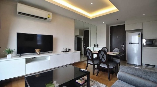 ให้เช่า คอนโด H Sukhumvit 43 ห้องมุมแต่งครบ พร้อมอยู่ ขนาด 63 ตารางเมตรที่ตั้ง: ซอยพร้อมมิตร ถนนสุขุมวิท แขวงคลองตันเหนือ เขตวัฒนา กรุงเทพมหานครรายละเอียดห้อง- ขนาด 63 ตารางเมตร- 2 ห้องนอน 2 ห้องน้ำ- อยู่ชั้น 10- ห้องมุม มีความเป็นส่วนตัวสูง- ตกแต่งครบ พร้อมเครื่องใช้ไฟฟ้าจำเป็น- พร้อมเข้าอยู่ทันทีสิ่งอำนวยความสะดวก- สระว่ายน้ำบนดาดฟ้า- ห้องออกกำลังกาย- รถรับส่งสถานีรถไฟฟ