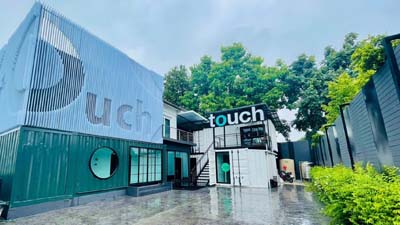 ขาย บ้าน เห็นวิวแม่น้ำ มบ.ศิริพร ดอนจั่น เชียงใหม่ พิกัด ต.ต้นเปา อ.สันกำแพง จ.เชียงใหม่ขนาดที่ดินโฉนด 245 ตร.วา(มีที่ดินงอกเพิ่มหลังบ้าน 250ตร.วา เดินไปดูวิวแม่น้ำได้เลย)โฉนดมี2แปลงติดกันเนื้อที่ 1งาน 57ตร.วาและ เนื้อที่ 88 ตร.วาพื้นที่ใช้สอยรวม ..310...ตรม.- อาคารบ้านเดี่ยว 2ชั้น มี 3 ห้องนอน ,3 ห้องน้ำ(พท.ใช้สอย 150 ตรม.)- คอนเทรนเนอร์ 2 ชั้น  (พท.ใช้สอย 160 ตรม.)เป็นห้องโล่งๆ มีแอร์มีห