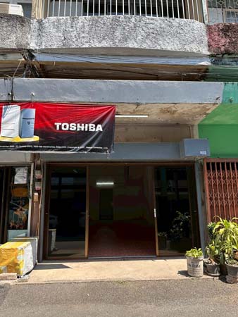 ขายตึกพาณิชย์ ใกล้สี่แยกหนองประทีป 400ม.ใกล้รพ.กรุงเทพเชียงใหม่รีโนเวทบางส่วนแล้วพิกัด ต.ท่าศาลา อ.เมือง เชียงใหม่ขาย 2.19 ลบ. โอนคนครึ่งค่ะ ที่ดิน 17.5 ตรว.พท.ใช้สอย 180 ตรม. ตึก 3 ชั้น 3 ห้องนอน2 ห้องน้ำสถานที่ใกล้เคียง;พรอมเมนาดา เชียงใหม่, บิ๊กซีดอนจั่น,  ยูนิตี้คอนคอร์ดโรงเรียนมงฟอร์ตวิทยาลัยมัธยม , โรงเรียนวารีเชียงใหม่, โรงพยาบาลกรุงเทพ เชียงใหม่, สนามบินเชียงใหม�