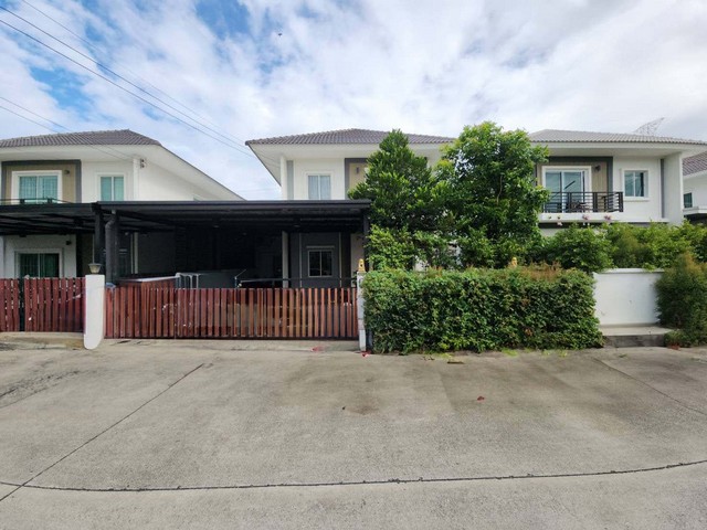  รหัสทรัพย์ (Code ID) :  PTT-26-B13771  ราคา  3,600,000 บาท (ราคาต่อรองได้) ▸ เนื้อที่ 39.20 ตารางวา  พื้นที่ใช้สอย 143 ตารางเมตร   ▸ - ห้องนอน - ห้องน้ำ     ▸ 1 ที่จอดรถ   บ้านแฝดหันไปทางทิศ   พิกัดทรัพย์ :   https://maps.app.goo.gl/VpWkc6ik6pfnAqge9  สถานที่ใกล้เคียง ▸ใกล้โลตัส รังสิต ▸ใกล้ฟิวเจอร์พาร์ค รังสิต ▸ใกล้โรงพยาบาลภัทร-ธนบุรี ▸ใกล้มหาวิทยาลัยเทคโนโลยีราชมงคลธัญบุรี  สอบถามเพิ่มเติม / นัดชม โทร. 097-419-5982(พลอย) โทร. 096-932-4624(ออมส�