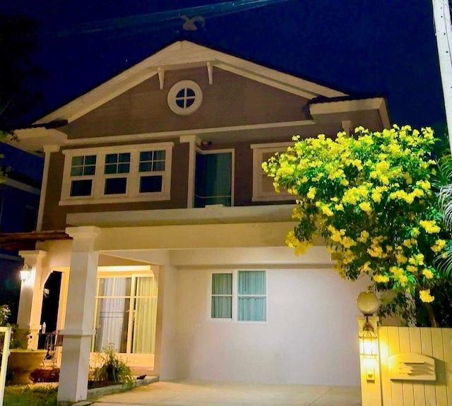 ให้เช่าบ้านเดี่ยว ชัยพฤกษ์ ศรีนครินทร์ ใกล้ BTS ศรีนครินทร์ บ้านสวยพร้อมอยู่ เฟอร์ครบ วิวสวน บรรยากาศดี สมุทรปราการติดต่อ Agent คุณบัว (Bua)Tel: 093-646-4597LINE ID: Bua093ราคาเช่า 50000 บาทต่อเดือนรายละเอียดทรัพย์ให้เช่าบ้านเดี่ยวในโครงการชัยพฤกษ์ ศรีนครินทร์ ทำเลศรีนครินทร์ แพรกษา สมุทรปราการ บ้านตกแต่งครบสไตล์โมเดิร์น อบอุ่น วิวสวน บรรยากาศเงียบสงบ เหมาะสำหรับอยู่อาศัย ใกล้ BTS ศร�