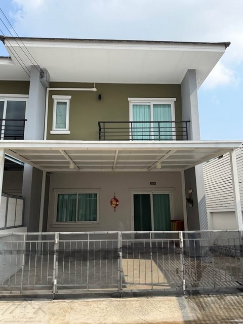 ให้เช่าทาวน์โฮม 2 ชั้น 4 ห้องนอน พาทาโกเนีย 5 รามอินทรา-ซาฟารี ถนนเลียบคลองสอง ใกล้ซาฟารีเวิลด์ *** ราคาเช่า 25,000  บาท/เดือนติดต่อ:: ชยา โทร/ID Line:: 0942823961Link Line:: https://line.me/ti/p/3xFA1An8Kcรหัส# T26-564ทาวน์โฮม 2 ชั้น พาทาโกเนีย 5 รามอินทรา-ซาฟารี ถนนเลียบคลองสอง ใกล้ซาฟารีเวิลด์• ขนาด 30 ตารางวา หน้ากว้าง 6 เมตร• 4 ห้องนอน • 2 ห้องน้ำ • 1 ห้องครัว 1 ห้องรับแขก• 2 ที่จอด   • พร้อมเฟอร์นิเจอร์• ตรงข้ามซาฟารีเวิ�