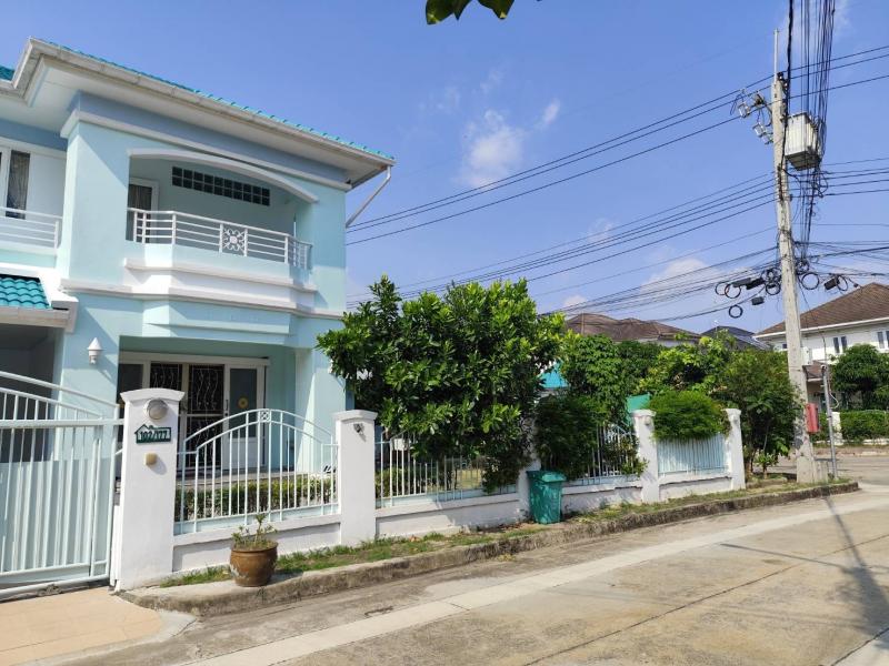 ขายบ้านเดี่ยว 2ชั้น มบ.ลัดดารมย์ 89ตร.วา หลังริมถนนเมนหมู่บ้าน ทำเลดี โครงการติดถนนใหญ่ รัตนาธิเบศร์ หน้าทางเข้า ติดMRT สีม่วง สถานีไทรม้าที่ตั้ง : ลัดดารมย์ รัตนาธิเบศร์ เมืองนนทบุรี นนทบุรี ขนาดพื้นที่ : 89 ตารางวาขนาดพื้นที่ใส่ส้อย : 250 ตาางเมตรรายละเอียดบ้านเดี่ยว 2ชั้น 4 นอน 3น้ำ ทำเลดีมาก (หลังริม ถนนเมน) จอดรถในบ้าน 2 คัน ด้านข้างบ้านอีก 4คันสะดวกมาก เดินเข้าบ้า�