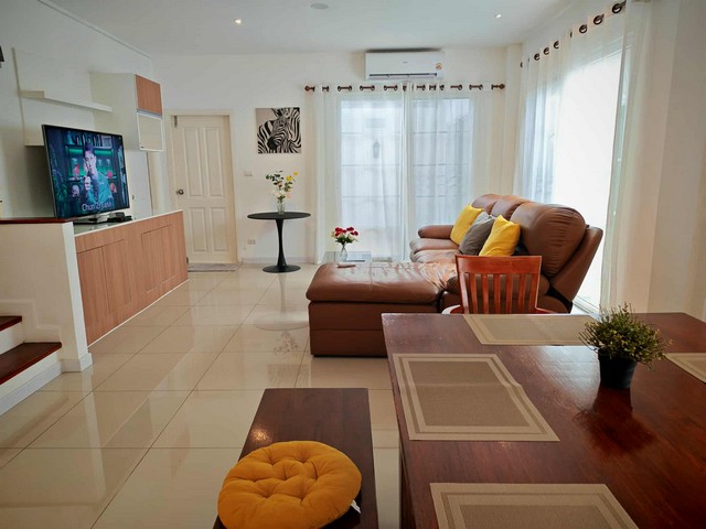 ให้เช่า ทาวน์โฮม The Urban Sathorn รีโนเวทใหม่ ทำเลดี ใกล้รถไฟฟ้า เหมาะสำหรับครอบครัวหรือผู้เช่าที่ต้องการบ้านพร้อมอยู่ที่ตั้ง: ถนนกัลปพฤกษ์ แขวงบางหว้า เขตภาษีเจริญ กรุงเทพมหานครรายละเอียดบ้าน- ทาวน์โฮม 3 ชั้น- พื้นที่ใช้สอย 300 ตารางเมตร- 4 ห้องนอน 5 ห้องน้ำ- จอดรถได้ 3-4 คัน- รีโนเวทใหม่ทั้งหลัง- เลี้ยงสัตว์ได้- ตกแต่งพร้อมเฟอร์นิเจอร์- พร้อมเข้าอยู่สิ่งอำนวยความสะดวก- ร