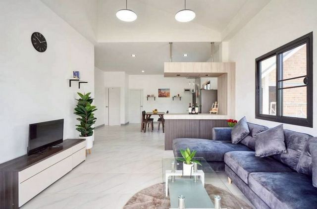 โซนลำพูน คุ้มสุดๆ 2.09 ล้าน 140 ตรว. หลังสุดท้าย! บ้านเดี่ยวชั้นเดียว พร้อมเฟอร์นิเจอร์ เข้าอยู่ได้ทันที #น้ำไม่ท่วมรายละเอียดบ้าน▪️ ที่ดินขนาดใหญ่ 140 ตร.วา▪️ 3 ห้องนอน 2 ห้องน้ำ▪️ พื้นที่กว้าง อยู่สบาย เหมาะสำหรับครอบครัว▪️ ทำเลดี น้ำไม่ท่วม มั่นใจได้ในระยะยาวจุดเด่นบ้านหลังสุดท้าย หายาก!ได้พื้นที่เยอะในงบคุ้มค่าพร้อมเฟอร์นิเจอร์ เข้าอยู่ได้ทันทีบรรยากาศเงี�