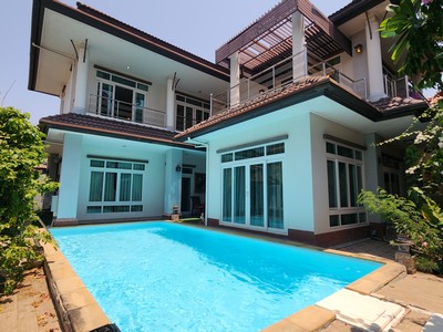 ขายบ้านเดี่ยว บางแวก–ทวีวัฒนา พื้นที่ 150 ตร.วา บ้านสไตล์รีสอร์ท พร้อมสระว่ายน้ำและสวนส่วนตัว ใกล้ ม.มหิดล — บ้านที่ให้ความรู้สึกเหมือนพักผ่อนทุกวัน “บ้านแบบนี้ไม่มีในตลาดเยอะ”.TPI-3006.บ้านที่ให้ทั้ง “พื้นที่” และ “ความรู้สึก” ในเวลาเดียวกันบนที่ดิน 150 ตารางวา พร้อมสระว่ายน้ำและสวนส่วนตัว บรรยากาศร่มรื่น เงียบสงบ เป็นส่วนตัวสูง เหมาะสำหรับการอยู่อาศัยระยะย