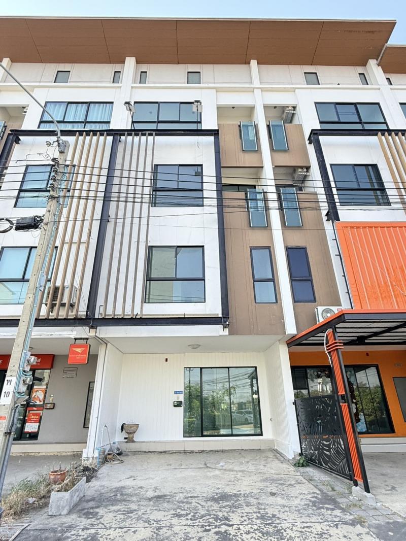ให้เช่าโฮมออฟฟิศ4ชั้น โครงการไอฟีล-บางนา iField Bangna ผู้เช่าสามารถรีโนเวทได้รายละเอียด :- กดดูภาพเพิ่มเติม :https://bit.ly/4rnUg39https://www.winnerestateplus.com/ติดต่อพี่เปี๊ยก Tel :099-494-6599 คุณปุ่นTel.089-148-8252ให้เช่าบ้านโครงการ ไอฟีล-บางนา 9ตึกเปล่าไม่ได้ตกแต่ง ผู้เช่าสามารถรีโนเวทได้ เหมาะเป็นโฮมออฟฟิศ หรือพักอาศัยได้ ตัวแอร์ 3 เครื่อง ห้องนอน4ห้อง+ห้องสตูดิโอ อีก 1 ห้อง พร้อมสาธารณูปโถค สวนสาธารณะ สระว่าย�