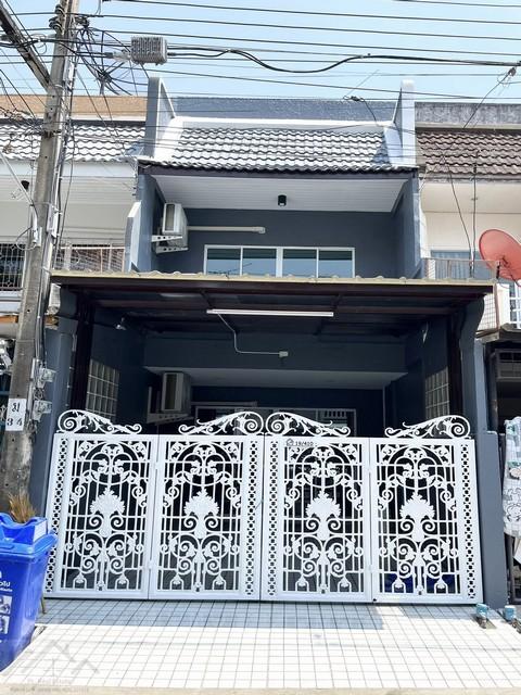 ให้เช่าทาวน์โฮม 2 ชั้น 3 ห้องนอน หมู่บ้านคลองจั่นวิลล่า 1 ซอยนวมินทร์ 32 เดินทางสะดวกติดต่อ:: ชยา โทร/ID Line:: 0942823961Link Line:: https://line.me/ti/p/3xFA1An8Kcรหัส# T26-549ทาวน์โฮม 2 ชั้น หมู่บ้านคลองจั่นวิลล่า 1 ซอยนวมินทร์ 32• ขนาด 26 ตารางวา• พื้นที่ใช้สอย 190 ตารางเมตร• 3 ห้องนอน (ชั้นบน 2 ห้อง, ชั้นล่าง 1 ห้อง)• 2 ห้องน้ำ• 1 ห้องรับแขก 1 ห้องครัว 1 ห้องอเนกประสงค์• 2 จอดรถ (ในบ้าน 1 คัน,หน้าบ้าน 1 คัน)• เฟอร์นิเจอร์ เครื�