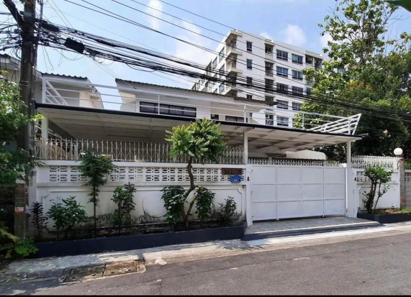 ให้เช่าบ้านเดี่ยว 2 ชั้น ประชาราษฎร์บำเพ็ญ 24 ห้วยขวางสนใจติดต่อ คุณเจี๊ยบ Tel. 081 416 4142 Tel. 094 448 5038id : jeab_chick (สามารถแอดไลน์ สอบถามได้ คะ)บ้านเดี่ยว 2 ชั้น 3 ห้องนอน 3 ห้องน้ำ3 แอร์ 4 -5 ที่จอดรถในบ้านห้องนอนเตียงตู้เสื้อผ้าโต๊ะเครื่องแป้งตู้โชว์ตู้เย็นเตาหุงต้มเตาอบเครื่องดูดควันเครื่องทำน้ำอุ่นเครื่องชักผ้าราคา 50,000 บาท/เดือนสัญญาขั้นต่ำ 1 ปีประกัน 2 เดือน + ล่วงหน้า 1 เดือนสถานท