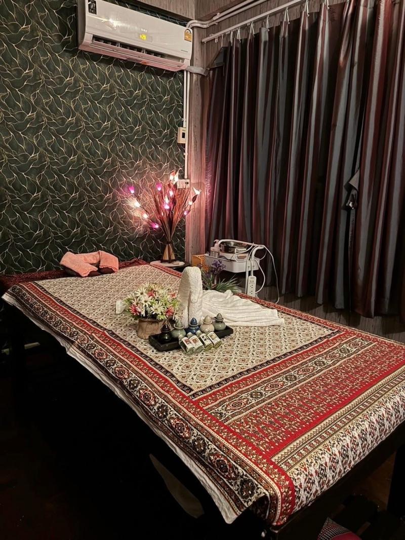 สอบถามข้อมูลเพิ่มเติมได้ที่ #เจ้าของขายเองโทร 081-001-6476Line = 0810016476เซ้งด่วนร้านนวด 390,000 บ&nbsp; #ใกล้BTSพระโขนง&nbsp; #สุขุมวิท 42 / 1- พร้อมพนักงานสแตนบาย #สร้างกว่าล้านบาท- ทำเลทอง ติดกับสนามไดร์ฟกอล์ฟ #ติดกับHotel- มีลูกค้ามากมาย หลายสัญชาติ- ร้านนวดสวย หอม สะอาด- พร้อมเข้าอยู่ได้ทันที- รวมทุกอย่างในร้านแล้วขนาด: ชั้น1, 2, 3 และ 4 อาคารสี่ชั้น- มีห้องสระผม1 ห้อง- เตียงนวดเท้า 4 เตียง- เตียงนวด�