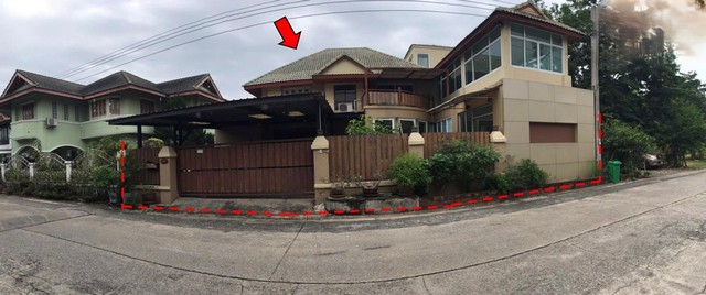  ขาย บ้านเดี่ยว/ทาวน์เฮ้าส์/คอนโด โครงการ  ขาย บ้านเดี่ยว  อำเภอบางบัวทอง นนทบุรี  ตำบลพิมลราช อำเภอบางบัวทอง นนทบุรี  ราคาโปรโมชั่น  2,730,000    บาท    ลดจาก  4,620,000     บาท ราคาโปรโมชั่นตั้งแต่วันที่  13 มีนาคม - 31 พฤษภาคม 2569  รายละเอียดทรัพย์ -  เนื้อที่  0-0-81.1  ตารางวา  -  1 ที่จอดรถ  -  บ้านหันไปทางทิศ  เหนือ  พิกัดทรัพย์ :  https://maps.app.goo.gl/M55mzuTCHHUfYvBh7  สถานที่ใกล้เคียง   -  สำนักงานที่ดินจังหวัดนนทบุรี สา