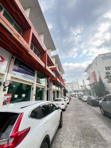 #โซนอำเภอเมือง #ขายพร้อมผู้เช่าเพียง 6.59 ล้าน รับรายได้เดือนละ 22,900 / เดือน ปล่อยเช่าง่าย ทำเลเศรษฐกิจ ห่างเซ็นเฟส เพียง 500 เมตร3 ห้องนอน3 ห้องน้ำ1 ห้องครัวมีสนามจอดรถหลังตึกใกล้ Big C ，โรงเรียน， มหาลัย ，ล้อมรอบด้วยออฟฟิศปล่อยเช่าง่าย ผลตอบแทนดี เหมาะสำหรับคนต้องการเปิดคาเฟ่ หรือ ทำออฟฟิศ และเปิดร้านอยู่ระหว่างแหวนรอบหนึ่งกับสอง เดินทางสะดวกอยากได้อสังหาโซนไหน �