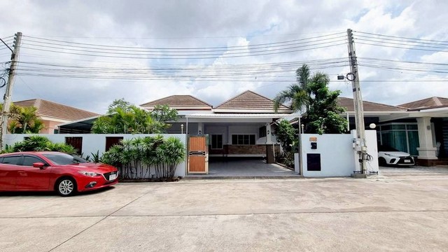 TEL : 092-288 9359 คุณดนิตาLine : https://line.me/ti/p/yxo92dHWP1รายละเอียด : เนื้อที่ 79 ตารางวา 3 ห้องนอน 2 ห้องน้ำ เฟอร์นิเจอร์บิวท์อินห้องนั่งเล่น และห้องปาตี้ริมสระ  พร้อมสระว่ายน้ำส่วนตัว สถานที่ใกล้เคียง : - ใกล้สุขุมวิททางรถไฟ- ใกล้แม็คโคร โลตัส- ใกล้จอมเทียนพัทยาเพียง 3 กิโลราคา 5,950,000 เท่านั้น (จากปกติ 6,500,000 บาท) ค่าโอน 50/50F-A15 (348)