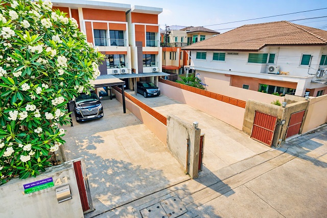 กระทรวงการคลัง 500 ม. 3-4นอน 4 น้ำ ใกล้BTS อารีย์ 800 ม. BTSสะพานควาย 1 กม. โฮมออฟฟิศ 3 ชั้น  ทำเลอารีย์สัมพันธ์ 50ตร.วา. 280 ตร.ม. 69,999 B-M. ฟังก์ชันครบ เหมาะอยู่อาศัย หรือสำนักงาน ทำเลศักยภาพ ใจกลางเมือง ใกล้ตลาดอารีย์ 800 ม. หน่วยงานราชการ แหล่งงานสำคัญ และไลฟ์สไตล์ เดินทางสะดวก เชื่อมต่อถนนหลัก และทางด่วนได้ง่ายMinistry of Finance 500m. 3-4bed 4bath BTS Ari 800m. BTS SaphanKhwai 1km. 3 story home office AriSamphan area 50sq.wa. 280 sq.m. 69,999B-M Fully functional suitable for residence or office Prime location