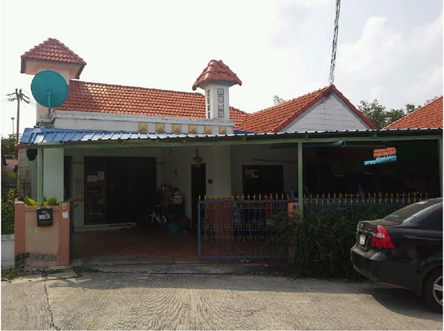  Code ID : PKT-63EE010300687  ราคา  2,200,000     บาท (ราคาต่อรองได้)  - เนื้อที่ 53.9 ตร.ว. - 3 ห่้องนอน 2 ห้องน้ำ  - 1 ที่จอดรถ   บ้านหันไปทางทิศ ตะวันตกเฉียงใต้   พิกัดทรัพย์ : https://maps.app.goo.gl/suoCF6qWRvkozmDMA  สถานที่ใกล้เคียง   - ใกล้Village Ploenjai 5  - ใกล้Pro Language School Rayong   Lotus Express  - ใกล้สาขาชุมชนเขาไผ่     สอบถามเพิ่มเติม / นัดชม โทร. 097-419-5982(พลอย) โทร. 096-932-4624(ออมสิน) Line : @panaya (มี@ด้านหน้า)  ปรึกษาสินเชื่อฟรี One Stop Service ดูแลตั้งแต่ต้นจนจบบริษัท ปณยาคิดดี จำกั�