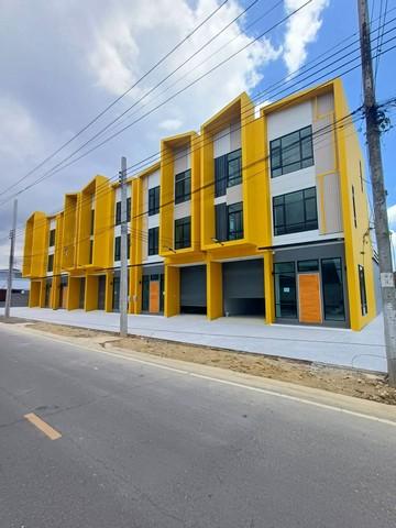 ให้เช่าโกดังสร้างใหม่ พร้อมออฟฟิศ หลังมุม ย่านบางใหญ่ ซอยกัตนา นนทบุรี ไฟฟ้า 3 เฟส 30 แอมป์ราคาเช่า 55,000 บาท / เดือน ( สัญญาขั้นต่ำ 2 ปี ประกัน 2 เดือน ล่วงหน้า 1 เดือน )ที่ตั้ง ถนนบางใหญ่-บางคูลัด ซอยกันตนา ตำบลบางม่วง อำเภอบางใหญ่ นนทบุรี 11140ติดต่อ : คุณภัสพงณ์ 0634098164Line : binkem22https://www.facebook.com/profile.php?id=61581484955548เนื้อที่ 89 ตารางวา พื้นที่ใช้สอย 450 ตารางเมตร จำนวน 3 ชั้น 2 ห้องทำงาน 2 ห้องนอน 4 ห้องน้�