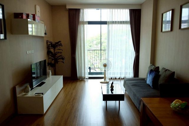 ขายเพียง 3.79 ล้าน 54.29 ตรม. #Stylish Condo คอนโดหรู ใจกลางเมือง บนทำเลศักยภาพ #ติดถนนใหญ่ เลียบคันคลองชลประทาน – นิมมานเหมินทร์ ดีไซน์โมเดิร์นโดดเด่น มีเอกลักษณ์ พร้อมเพดานสูง ให้ความรู้สึกโปร่งโล่ง อยู่สบายเหมือนบ้านรายละเอียดห้อง• ขนาด 54.29 ตร.ม.• ชั้น 5 อาคาร A• 1 ห้องนอน 2 ห้องน้ำราคาเพียง 3,790,000 บาทสถานที่ใกล้เคียง• นิมมานเหมินทร์• One Nimman / MAYA Lifestyle Shopping Center• มหาวิทยาลัยเชียงใหม่ (CMU)• Th