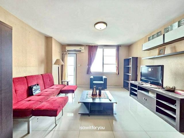 ให้เช่า 15,000 บาท/เดือน ขาย 3.5 ล้าน 92.5 ตรม. The Trio Condo ห้องใหญ่ #โซนห้วยแก้ว #วิวดอย 180° เต็มตา! #ใกล้มช. #เมญ่า #นิมมานรายละเอียดขนาด 92.50 ตร.ม. ชั้น 81 ห้องนอน2 ห้องน้ำห้องนั่งเล่นห้องครัว2 ระเบียงจุดเด่นห้องใหญ่ อยู่สบายวิวดอย 180 องศามีสระว่ายน้ำ + ฟิตเนสราคาขาย 3.5 ล้านบาทค่าโอนคนละครึ่งให้เช่า 15,000 บาท/เดือนประกัน 2 เดือน + ล่วงหน้า 1 เดือนทำเลThe Trio Condo อ.เมืองเชียงใหม่สถานที่ใกล้เคียง650 ม. �