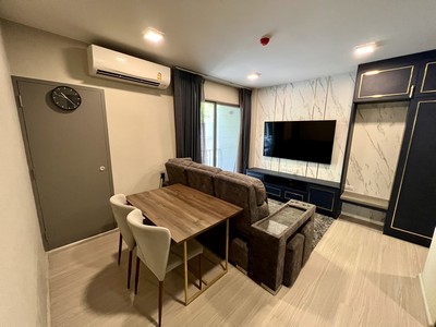 Rare item ห้องมุม ตกแต่งสวย พร้อมเข้าอยู่! ขายคอนโด ควินทารา ภูม สุขุมวิท 39 (Quintara Phume Sukhumvit 39).TPI-3015.ขายคอนโด ควินทารา ภูม สุขุมวิท 39ที่ตั้ง:  ซ. สุขุมวิท 39 แขวงคลองตันเหนือ เขตวัฒนา กทม.Map: maps.app.goo.gl/A6RwTDmDx9KqTbvT8.Highlight- ห้องมุม เงียบสงบ และมีเพียง 1 ห้องต่อชั้น - ตกแต่ง Built in สวยอย่างดีพร้อมทั้งเฟอร์นิเจอร์ครบ- ห้องครัวเป็นแบบปิดเหมาะสำหรับคนทำอาหาร ไม่มีกลิ่นรบกวน- มีรถตู้รับส่งถึงสถานีรถไฟฟ้า