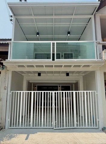 ???? บ้านสวยโทนขาวทำเลดีใจกลางเมืองนนทบุรีซอยเรวดี 57 พร้อมเฟอร์นิเจอร์————————–????หมู่บ้านเรวดี ซอย 57 บ้านเลขที่ 88ถนนหลัก ติวานนท์ถนนรอง รัตนาธิเบศร์ ต.ตลาดขวัญ อ.เมืองนนทบุรี จ.นนทบุรี???? หน้าบ้านหันทิศใต้➡️ เนื้อที่ 17 ตารางวา➡️ 3 ห้องนอน➡️ 2 ห้องน้ำ➡️ 1 ห้องครัว➡️ 1 โรงจอดรถ➡️ ต่อเติมระเบียงหน้าบ้านกว้าง✴️ราคา 2,390,000✴️โลเคชั่นบ้านหลังนี้: https://maps.app.goo.gl/yNUSTjuGRWJFXGLL6?g_st=ic_____________________??