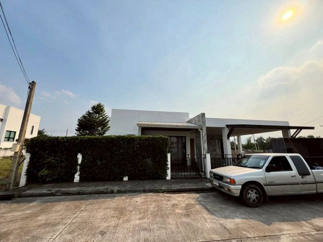 สุดคุ้ม ขายเพียง 2.89 ล้าน #กรีนวิวโฮม #โซนสันทราย บ้านเดี่ยวชั้นเดียว ทำเลฮิตใกล้ #ม.แม่โจ้ — บรรยากาศดี พร้อมอยู่ ราคาดี อยู่สบาย #น้ำไม่ท่วม4 ห้องนอน | 2 ห้องน้ำเนื้อที่ 58 ตร.ว.บ้านอายุเพียง 3 ปีน้ำไม่ท่วม อุ่นใจทุกฤดูของแถม / ฟังก์ชันครบเครื่องทำน้ำอุ่นปั๊มน้ำ + ถังเก็บน้ำ 1,000 ลิตรครัวไทยต่อเติมเรียบร้อยพื้นรอบบ้านเทคอนกรีตพิมพ์ลายราคาเพียง 2.89 ล้านบาท (ฟรีโอน)สิ่�