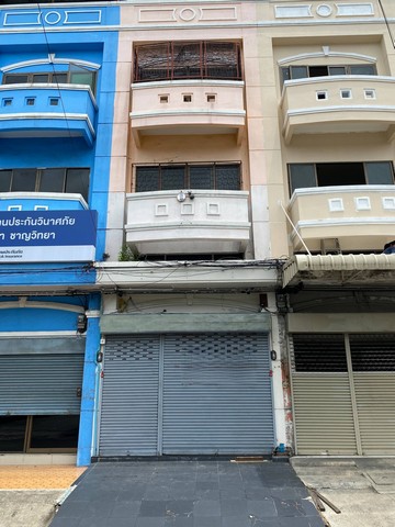 ???? ขายทาวน์โฮม 3.5 ชั้น + ดาดฟ้า | โชคชัย 4 ซ.69 | ทำเลเชิงพาณิชย์ เหมาะลงทุนธุรกิจโอกาสสำหรับนักลงทุนและผู้ประกอบการ กับทาวน์โฮมทำเลศักยภาพในย่านโชคชัย 4 หนึ่งในทำเลที่มีความต้องการสูงของโซนลาดพร้าว สามารถเชื่อมต่อถนนหลักได้หลายสาย ได้แก่ ถนนลาดพร้าว-วังหิน, ถนนนาคนิวาส และถนนประเสริฐมนูกิจ ทำให้เข้าถึงลูกค้าได้สะดวก และเหมาะสำหรับการดำเนินธุรกิจหลากหลาย�