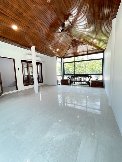 ให้เช่า บ้านเดี่ยว ราชวิถี ถนนพระรามที่ 5 ซอยราชวิถี 32 ซอยสุจริต2 เขตดุสิต รีโนเวทใหม่ทั้งหลัง บ้านสวยพร้อมเข้าอยู่รหัส P540ปรับลดราคา 95,000 บาท/เดือน จากราคา 110,000ประกัน 3 เดือน ล่วงหน้า 1 เดือนติดต่อ คุณช่อผกา โทร 0616198565 LINE 0616198565สำรอง LINE 0812523279 ส่งลิ้งก์ไว้ได้เลย-บ้านเดี่ยว 2 ชั้น ย่านแยกราชวิถี ถ. พระรามที่ 5 ซอยราชวิถี32 ซอยสุจริต2 เขตดุสิต-รีโนเวทใหม่ทั้งหลัง-ที่ดิน 100 ตารางวา-พื�