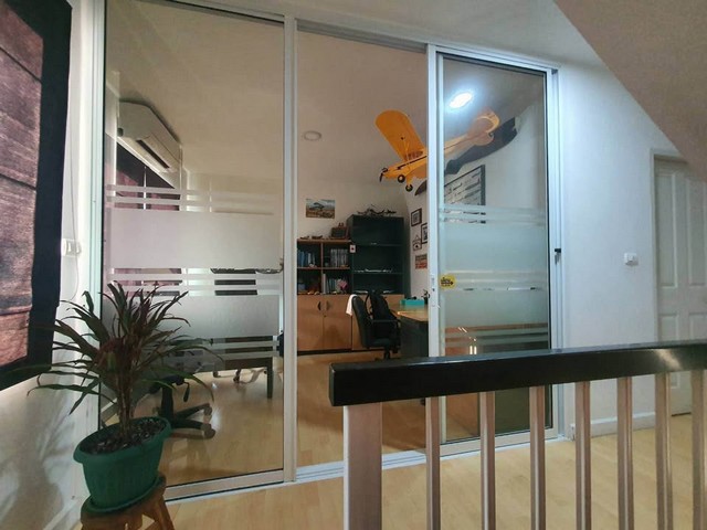 ให้เช่าทาวน์โฮม 3 ชั้น Town plus ทาวน์พลัส อ่อนนุช ลาดกระบัง ซอยลาดกระบัง 20/1 โครงการคุณภาพของแสนสิริ ตกแต่งสวยพร้อมเข้าอยู่-บ้านว่าง 1 พฤษภาคม 2569ราคาเช่า 25,000 บาท/เดือน ประกัน 2 เดือน ล่วงหน้า 1เดือน-ไม่รับผู้เช่าสูบบุหรี่ – ไม่รับสัตว์เลี้ยงติดต่อ คุณช่อผกา โทร 0616198565 LINE 0616198565สำรอง LINE 0812523279 ส่งลิ้งก์ไว้ได้รหัส P379-ทาวน์โฮม 3 ชั้น โครงการคุณภาพของแสนสิริ Town plus อ่อนนุช-ลาดกระบัง-เนื้