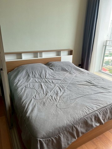 TEL : 092-288 9359 คุณดนิตาLine : https://line.me/ti/p/yxo92dHWP1ปล่อยใจให้ล่องลอยไปกับวิวทะเลสวย ๆ จากห้องพักสุดอบอุ่นคอนโดขนาด 35 ตร.ม. 1 ห้องนอน 1 ห้องน้ำ ชั้น 27 วิวสวย พร้อมเฟอร์นิเจอร์และเครื่องใช้ไฟฟ้าครบเข้าอยู่ได้ทันที — สะดวก สบาย และลงตัวในทุกมุมจุดเด่นที่คุณไม่ควรพลาด :• บรรยากาศเงียบสงบ เหมาะกับการพักผ่อนหลังเลิกงาน• ใกล้แหล่งงาน ห้างสรรพสินค้า ร้านอาหาร คาเฟ่ และโรงพยาบาล• ส่วน