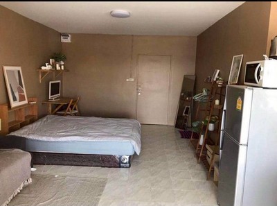 Sss536 ขาย จรัล การ์เด้น คอนโดมิเนียม (Charan Garden Condominium)  ใกล้ MRT เพชรเกษม 48 BTS บางแวกที่ตั้ง: ถนนบางแวก แขวงบางแวก เขตภาษีเจริญ กรุงเทพฯ  คอนโด 4อาคาร Low-Rise 8 ชั้น สร้างเสร็จเมื่อปี 2538 ภาษีเจริญขนาด 33.48 ตรม. ชั้น 7 ห้องมุมสิ่งอำนวยความสะดวก: ระบบรักษาความปลอดภัยพื้นฐาน, ที่จอดรถ    สถานที่ใกล้เคียงรถไฟฟ้า: MRT เพชรเกษม 48ห้างสรรพสินค้า: ซีคอน บางแค, เดอะมอลล์ บางแคสถานศึกษา: โรงเรียนไชยฉิม