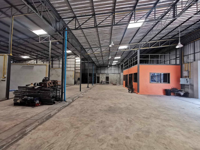 BST1094 ให้เช่าและขายโกดัง บางแวก ภาษีเจริญ ใกล้จรัญสนิทวงศ์ กาญจนาภิเษก พื้นที่ 675 ตร.ม. ไฟ 3 เฟสติดต่อAgent คุณบัว Buaโทร 0936464597ราคาเช่า 70000 บาทต่อเดือนรายละเอียดโกดังให้เช่าและขาย ทำเลบางแวก เขตภาษีเจริญ กรุงเทพฝั่งธน เข้าเมืองสะดวก เชื่อมต่อถนนจรัญสนิทวงศ์และถนนกาญจนาภิเษก เหมาะสำหรับคลังสินค้า โรงงานขนาดเล็ก หรือศูนย์กระจายสินค้าในเมืองอาคารขนาดกำลังดี ใช้งานจ