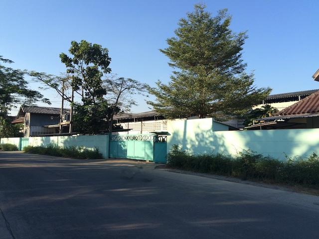 ให้เช่าโรงงานและโกดัง นครปฐม พุทธมณฑลสาย 5 ใกล้ตลาดดอนหวาย เพียง 500 เมตร พื้นที่ขนาดใหญ่ 2 ไร่ รองรับโรงงานและคลังสินค้าติดต่อ Agent คุณบัว (Bua)Tel: 093-646-4597LINE ID: Bua093ราคาเช่า 120,000 บาทต่อเดือนทำเลศักยภาพในโซนสามพราน เดินทางสะดวก เข้าออกได้หลายเส้นทาง ใกล้แหล่งชุมชนและศูนย์การค้า เหมาะสำหรับธุรกิจอุตสาหกรรม โลจิสติกส์ และศูนย์กระจายสินค้าที่ตั้ง ซอยท่าเกวียน หมู่ 11 ตำบลไร