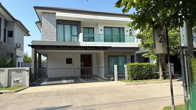 ให้เช่าบ้านเดี่ยว The City บางนา บ้านใหญ่ 4 ห้องนอน เฟอร์ครบ เลี้ยงสัตว์ได้ ใกล้ Mega บางนาติดต่อ Agent คุณบัว (Bua)Tel: 093-646-4597LINE ID: Bua093ราคาเช่า 80,000 บาทต่อเดือนโครงการ The City Bangnaที่ตั้ง ถนนบางนา-ตราด ตำบลบางพลีใหญ่ อำเภอบางพลี สมุทรปราการขนาดพื้นที่ที่ดิน 58.90 ตารางวาพื้นที่ใช้สอย 256 ตารางเมตรลักษณะบ้านบ้านเดี่ยว 2 ชั้น4 ห้องนอน 5 ห้องน้ำ1 ห้องรับแขกชั้นล่าง1 ห้องรับแขกชั้นบน1 ห้องครัวไม่มี�