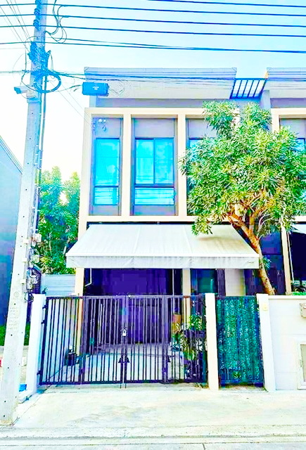 สุขุมวิท-บางนา ใกล้เมกาบางนา 900 ม. และอิเกีย บางนา ทาวน์โฮมหลังมุม  สไตล์โมเดิร์น ฟังก์ชันลงตัว 3 นอน 2 น้ำ บ้าน 2 ชั้น 19ตร.ว. 220 ตร.ม. 24,999 B-M. ทำเลบางแก้ว เงียบสงบ เป็นส่วนตัวสูง เดินทางสะดวก เหมาะอยู่อาศัย โฮมออฟฟิศ  พลีโน่ พร้อมเฟอร์ฯ และเครื่องใช้ไฟฟ้าครบ ใกล้รร.นานาชาติคอนคอร์เดียน 900 ม.ตลาด สนามกอล์ฟ และรถไฟฟ้า ถ.บางนา-ตราดSukhumvit-Bangna near Mega Bangna 900 m. and IKEA Bangna  Sukhumvit-Bangna Corner townhome modern style well designed layout 