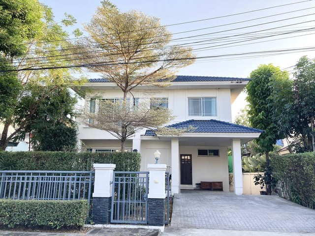 ให้เช่าบ้านเดี่ยว  200 ตร.ม. มัณฑนา อ่อนนุช–วงแหวน 1 บรรยากาศร่มรื่น เฟอร์ฯครบ ไม่สูบบุหรี่, ไม่รับสัตว์เลี้ยง โครงการ, มัณฑนา อ่อนนุช–วงแหวน 1 ที่อยู่: ถ. สุขาภิบาล 2 แขวงดอกไม้ เขตประเวศ กรุงเทพมหานคร 10250บ้านเดี่ยว 2 ชั้น 60 ตรว. 200 ตร.ม.3 ห้องนอน  3 ห้องน้ำ  แอร์ 4  พัดลม ตู้เย็น ไมโครเวฟ เตาอบ เครื่องซักผ้า ฯลฯ ราคาเช่า  40,000 บาท/เดือน (รวมค่าส่วนกลาง)ฟรี ล้างแอร์ทุก 6 เดือน / ตัดหญ�