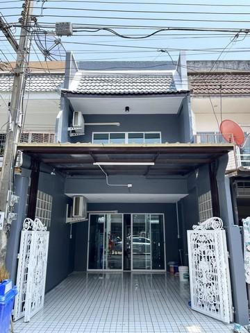 ให้เช่าทาวน์โฮม 2 ชั้น ถนนนวมินทร์ เฟอร์นิเจอร์ และเครื่องใช้ไฟฟ้าพร้อมเข้าอยู่ (  รีโนเวทใหม่ )ราคาเช่า 22,000 บาท / เดือน ( ประกัน 2 เดือน ล่วงหน้า 1 เดือน )ที่ตั้ง ถนนนวมินทร์ ซอยนวมินทร์ 32 แขวงคลองกุ่ม เขตบึงกุ่ม กรุงเทพมหานคร 10230ติดต่อ : คุณภัสพงณ์ 0634098164Line : deedee23https://www.facebook.com/profile.php?id=61581484955548เนื้อที่ 26 ตารางวา พื้นที่ใช้สอย 190 ตารางเมตร จำนวน 2 ชั้น 3 ห้องนอน 2 ห้องน้ำมี 1 ห้องรับแขก 1 ห้อง�