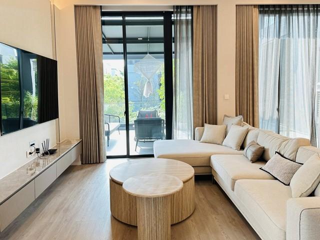 ขายบ้านเดี่ยว2ชั้น 92.4 ตร.วโครงการวีเว่กรุงเทพกรีฑาถนนกรุงเทพกรีฑา มีลิฟท์ พร้อมเข้าอยู่VIVE Krungthep Kreethaราคาขาย 47,000,000 บาทราคาเช่า 300,000 บาท / เดือนที่ตั้ง ถนนกรุงเทพกรีฑา แขวงทับช้าง เขตสะพานสูง กรุงเทพมหานคร 10250ติดต่อ : คุณภัสพงณ์ 0634098164Line : deedee23https://www.facebook.com/profile.php?id=61581484955548เนื้อที่ 92.4 ตารางวา พื้นที่ใช้สอย 421 ตารางเมตร จำนวน 2 ชั้น 4 ห้องนอน 5 ห้องน้ำ 1 ห้องแม่บ้านแต่งครบเหมือนในภาพ พร้อมลิฟ