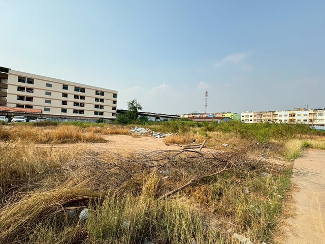 ขายที่เปล่าติดถนนเอกชัยบ่อดินขายที่ดินเอกชัยคอกกระบือต.คอกกระบือ อ.เมือง จ.สมุทรสาครรายละเอียด- เนื้อที่ 6 ไร่ 2 งาน 94.8 วา- ผังเมืองสีชมพูสถานที่ใกล้เคียง- ทำเลทอง แหล่งเศรษฐกิจ- ใกล้ตลาดโพธิ์แจ้- ใกล้วัดโพธิ์แจ้- ใกล้โรงเรียนทานตะวันไตรภาษา- เข้าออกได้หลายทางถนนเอกชัยบางบอน- ถนนเศรษฐกิจ-ถนนพระราม 2ขายไร่ละ 8 ล้านบาทสอบถามเพิ่มเติม นัดดูบ้านและที่ดิน ติดต่อT