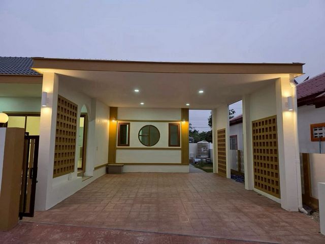 คุ้มสุดๆ ราคาเพียง 2.49 ล้าน #หนองผึ้ง #สารภี บ้านใหม่ชั้นเดียว #สไตล์มินิมอล ราคาน่ารัก พร้อมเข้าอยู่ทันที ทำเลเงียบสงบ เดินทางเข้าเมืองสะดวกรายละเอียดบ้าน▪️ 3 ห้องนอน▪️ 2 ห้องน้ำ▪️ บ้านชั้นเดียว ฟังก์ชันลงตัว▪️ ดีไซน์มินิมอล เรียบ สวย น่าอยู่▪️ พื้นที่รอบบ้าน จัดสวน/ต่อเติมได้จุดเด่น▪️ บ้านสร้างใหม่ ไม่เคยเข้าอยู่▪️ เหมาะสำหรับครอบครัวเล็ก-กลาง▪️ คุ้มค่า �