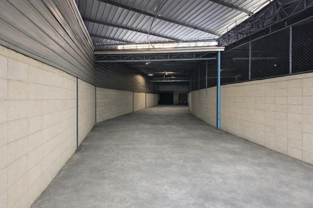 ตลาด อ.ต.ก. โกดัง 88 ตร.ม. BTSสะพานควาย 899ม. อินทรามระ10-14 วิภาวดี โกดังให้เช่า 14,999B-M เหมาะสำหรับเก็บสินค้า ธุรกิจออนไลน์ หรือสต๊อกสินค้าfor rent OrTorKor Market Warehouse 88sqm near BTS SaphanKhwai 899m.Intamara 10-14 Vibhavadi suitable for storage e commerce or small business operationsวิภาวดีถนน อินทรามระ 10-14 แขวง สามเสนใน เขต พญาไท จังหวัด กรุงเทพมหานครอาคารให้เช่าแยกส่วนใช้งานได้อย่างชัดเจนด้านหลังเป็นโกดังหรือโรงรถ ขนาด 4 เมตร ลึก 22 เมตร 14,999 บาทต่อเดือน  รองรับ�