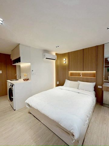 ราคาพิเศษเพียง 1.79 ล้าน 24 ตรม. #ธารทิพย์การ์เด้นเพลส คอนโด #รีโนเวทใหม่ #วิวดอยสุเทพ #หลังมช. ทำเลทอง ใจกลางโซนนิมมานรายละเอียดห้อง• พื้นที่ใช้สอย 24 ตร.ม.• ชั้น 7• วิวดอยสุเทพ โล่ง โปร่ง อากาศดี• รีโนเวทใหม่ สไตล์มินิมอล อบอุ่น น่าอยู่ฟรีเฟอร์นิเจอร์ครบ พร้อมเข้าอยู่ชุดครัวบิ้วอินเครื่องปรับอากาศตู้เย็นทีวี 55 นิ้วเครื่องทำน้ำอุ่นไมโครเวฟเตียง 5 ฟุตตู้เสื้อผ้า + 