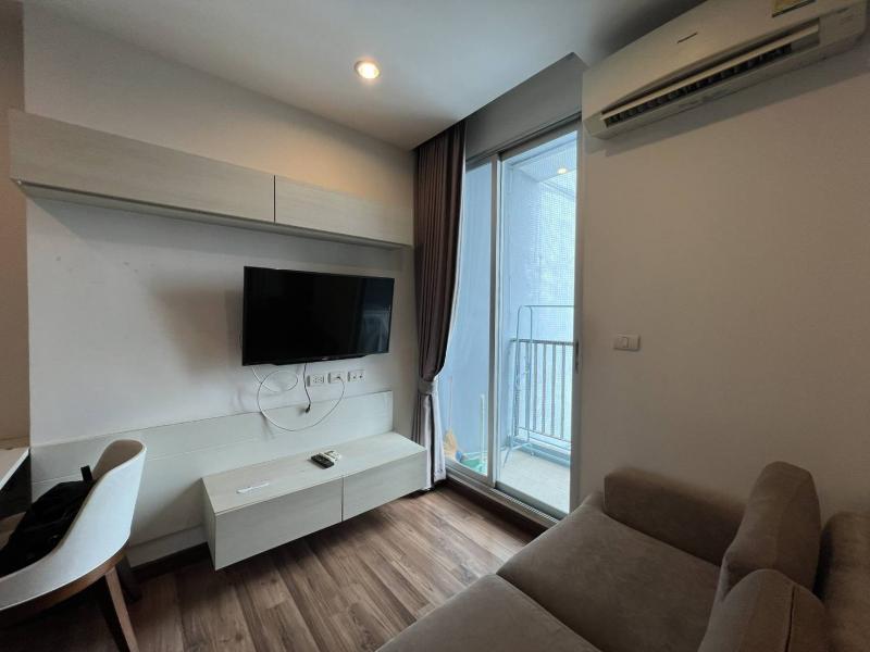 Rent / Sell คอนโดมิเนียม โครงการ Chewathai Interchange เตาปูน เดินทางสะดวก  ราคายังเข้าถึงได้เหมาะทั้งอยู่เองและลงทุนซื้อปล่อยเช่า_____รายละเอียดห้อง1 ห้องนอน ขนาด 26 ตร.ม.ชั้น 23 (ชั้นสวน)ห้องสัดส่วนดี อยู่สบายเฟอร์นิเจอร์ครบ พร้อมเข้าอยู่วิวเมือง / ชั้นสูง อากาศถ่ายเทดี_____ราคาเช่า :-13,000 บาท/เดือนสัญญา 1 ปี พร้อมย้ายเข้าอยู่ห้องแต่งครบ ระบียงหันหน้าทาง ทิศใต้ราคาขาย :-3,000,000 บาททำเลศักยภา