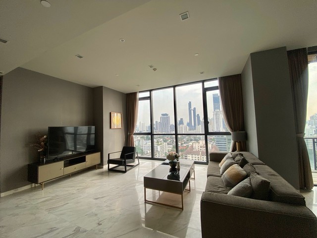 ขายคอนโดThe Monument Thonglo คอนโดระดับ Super Luxury 125 ตรม. 2 ห้องนอน 3 ห้องน้ำ ชั้น16 พร้อมผู้เช่า*** ราคาขาย 39,500,000 ล้านบาท รวมคอม3% ค่าโอนคนละครึ่ง ****** สนใจติดต่อ คุณต่อ 089-175-6462 ***รายละเอียด (C1-0415)- 125 ตรม. - 2 ห้องนอน 3 ห้องน้ำ - ชั้น16มีความเป็นส่วนตัวสูง มีลิฟท์ส่วนตัวมี Butler Concierge ผู้อำนวยความสะดวกแก่ลูกบ้าน และมีShuttle บริการรถรับส่งพร้อมคนขับรถ นอกจากนี้ยังมีบริการรถลีมูซีนสำหรับลูกบ้านที่สามารถเรี�