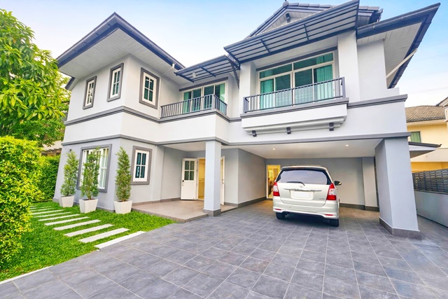 ถูกสุดในหมู่บ้าน Perfect รามคำแหง164 2ชั้น 4-5นอน คฤหาสน์ ใกล้ รร.นานาชาติ RIS 499ม. เดินถึง เหมาะกับอาจารย์ นักเรียน    5น้ำ  กว้างขวาง 75ตร.ว. 288ตร.ม. 62,999-64,998B-M. ขาย 11.9 ลบ.โครงการคุณภาพ  ทำเลรามคำแหง เดินทางสะดวก ฟังก์ชันลงตัว เหมาะอยู่อาศัย ตลาดมีนบุรี 1.5 กม. สถานพยาบาล ถ.รามคำแหง The cheapest in the Perfect Ramkhamhaeng 164 village! ideal for teachers and students. 4-5 bedroom mansion near RIS International School (499m walk),  2-story detached house, 4-5 bedrooms, 5 bathrooms, spacious 75 sq.wah (288 sq.m). Price: 62,999-64,998 THB/month. Selling price: 11.9 million THB. Qu