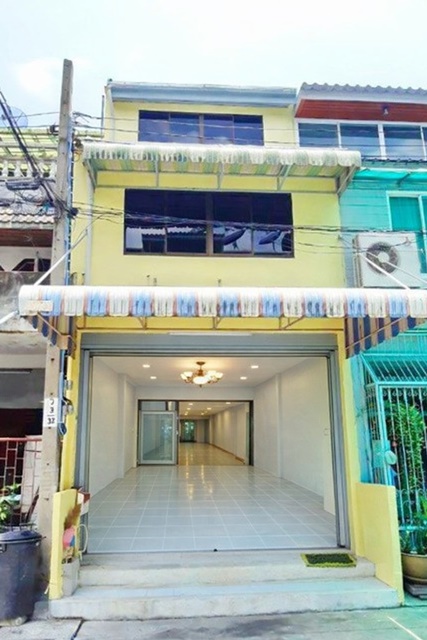 ขาย คอนโด เอ็มโซไซตี้ แจ้งวัฒนะ - เมืองทองธานี ใกล้กรมที่ดิน สาขาปากเกล็ด ชั้น 20 ห้องมุม เนื้อที่ 29.10 ตร.ม 1ห้องนอน 1 ห้องน้ำ ภายในห้องสภาพดี มีเฟอร์ฯให้ ราคาไม่เเพง.ราคา : 1,150,000 บาท (ค่าโอนฝ่ายละครึ่ง)#บริษัทบริการรับฝากขายเช่าอสังหาริมทรัพย์#บริษัทบริการรับถ่ายรูปบ้านและคอนโด#รับติดตั้งผ้าม่าน #รับติดตั้งวอลล์เปเปอร์พื้นทุกชนิด คุณอุกฤษฎ์ (ฟุ้ย) Tel. 0 8 4 - 6 5 8 - 4 1 6 9.รหัส�