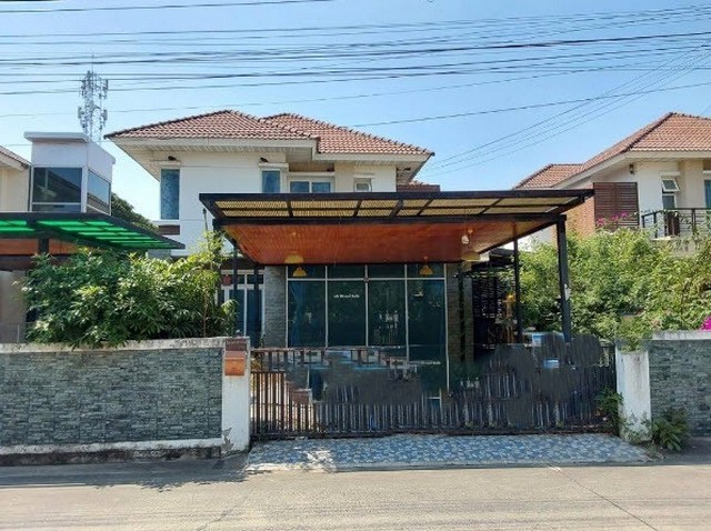   ขาย บ้านเดี่ยว/ทาวน์เฮ้าส์/คอนโด โครงการ ขาย บ้านเดี่ยว อำเภอเมืองปทุมธานี ปทุมธานี  ตำบลบางคูวัด อำเภอเมืองปทุมธานี ปทุมธานี  ราคาโปรโมชั่น 3,375,000     บาท    ลดจาก   4,950,000    บาท ราคาโปรโมชั่นตั้งแต่วันที่  13 มีนาคม - 31 พฤษภาคม 2569  รายละเอียดทรัพย์ -  เนื้อที่ 0-0-82  ตารางวา  -  1  ที่จอดรถ  -  บ้านหันไปทางทิศ ตะวันออกเฉียงเหนือ  พิกัดทรัพย์ : https://maps.app.goo.gl/LBe9Wo4dY8QJuTp6A  สถานที่ใกล้เคียง   - สำนักงาน�