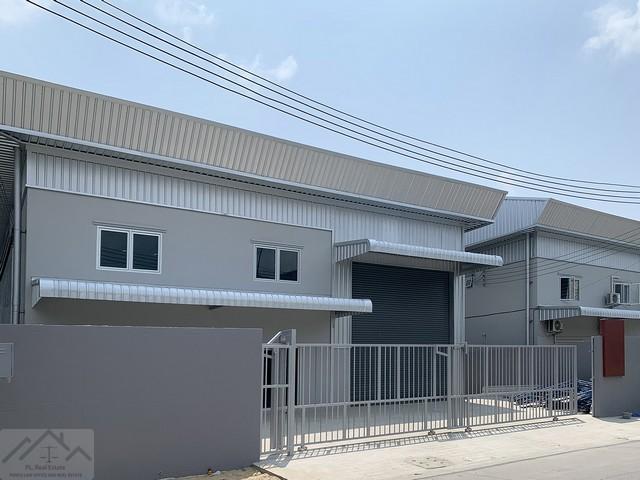  ให้เช่าโกดังสร้างใหม่พร้อมออฟฟิศ 450 ตรม. ถนนแพรกษา สมุทรปราการ จดนิติบุคคลได้ ขอ รง.4 บางประเภทได้ติดต่อ:: ชยา โทร/ID Line:: 0942823961Link Line:: https://line.me/ti/p/3xFA1An8Kcรหัส# T26-574โกดังสร้างใหม่พร้อมออฟฟิศ ถนนแพรกษา สมุทรปราการ• ขนาดพื้นที่ใช้สอย 450 ตรม.• ออฟฟิส 2 ชั้นในตัว• ห้องน้ำโซนออฟฟิส• ห้องน้ำโซนโกดัง• พื้นที่จอดรถ 24 ตรม.• พร้อมใช้งาน เหมาะแก่การเช่าทำโรงงานขนาดเล็ก หรือ โกดังเก็บสินค้า�