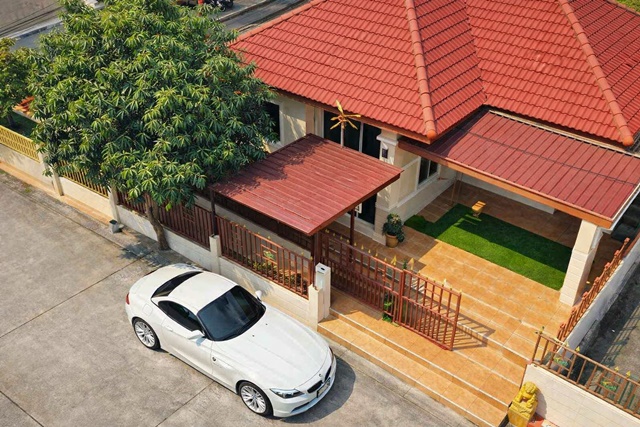 รร.สวนกุหลาบ ธนบุรี 3.2 กม.ใกล้ตลาดดีเทียนทะเล 200 ม. เทียนทะเล 17-21 บ้านเดี่ยว สภาพดี 3 นอน 2 น้ำ  บางขุนเทียน 33 ตร.ว.130 ตร.ม. 17,998B-M. บ้านชั้นเดียว บรรยากาศเงียบสงบ เป็นส่วนตัวสูง เหมาะสำหรับอยู่อาศัย พร้อมเฟอร์ฯ และเครื่องใช้ไฟฟ้าครบ ใกล้เทคโนโลยีปทีปพลีผล 850 ม.วัดเทียนทะเล และหน่วยราชการ เดินทางสะดวก เชื่อมถนนหลักได้ง่าย ถ.บางขุนเทียน พระราม 2Suankularb Thonburi School, 3.2 km. 2 bath near Thian Thale Market 200 m.Tantalay1