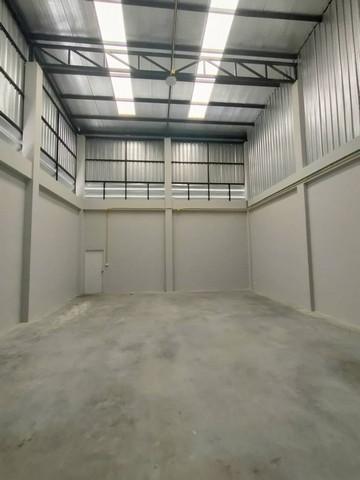 ให้เช่าโกดังออฟฟิศสร้างใหม่450ตร.มย่านบางใหญ่นนทบุรีซอยกัตนาบางม่วงใกล้ รพ.บางใหญ่โรงถ่ายกันตนาไฟฟ้า3เฟส30แอมป์ราคาเช่า 45,000 บาท / เดือน ( สัญญาขั้นต่ำ 2 ปี ประกัน 2 เดือน ล่วงหน้า 1 เดือน )ที่ตั้ง ถนนบางใหญ่-บางคูลัด ซอยกันตนา ตำบล บางม่วง อำเภอบางใหญ่ นนทบุรี 11140https://www.facebook.com/profile.php?id=61581484955548ติดต่อ : คุณภัสพงณ์ 063-409-8164Line : deedaa23เนื้อที่ 50 ตารางวา พื้นที่ใช้สอยประมาณ 450 ตารางเมตร จำนวน 3 