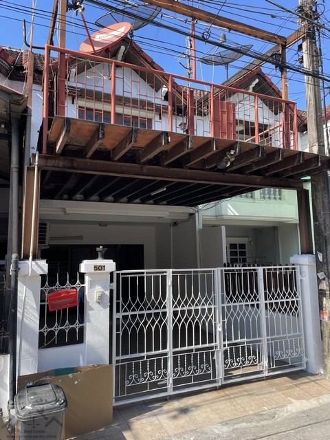 ให้เช่าทาวน์เฮ้าส์ 2 ชั้นแต่งสวย 2 ห้องนอน บางนาตราด 56 ใกล้เซ็นทรัลบางนา เฟอร์ครบพร้อมอยู่  *** ราคาเช่า 20,000 บาท/เดือน ติดต่อ:: ชยา โทร/ID Line:: 0942823961Link Line:: https://line.me/ti/p/3xFA1An8Kcรหัส# T26-556ทาวน์เฮ้าส์ 2 ชั้นแต่งสวย บางนาตราด 56 ใกล้เซ็นทรัลบางนา• เนื้อที่ 18 ตารางวา • 2 ห้องนอน 1 ห้องอเนกประสงค์ • 2 ห้องน้ำ• แอร์ 3 เครื่อง• Fully furnished เฟอร์นิเจอร์ครบ พร้อมเข้าอยู่• ตกแต่งสวย น่าอยู่ บรรยากาศอบอุ่นสถาน